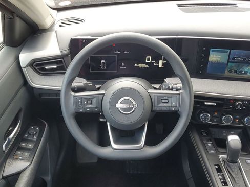 Used 2025 Nissan Kicks SV AWD/4WD image 23