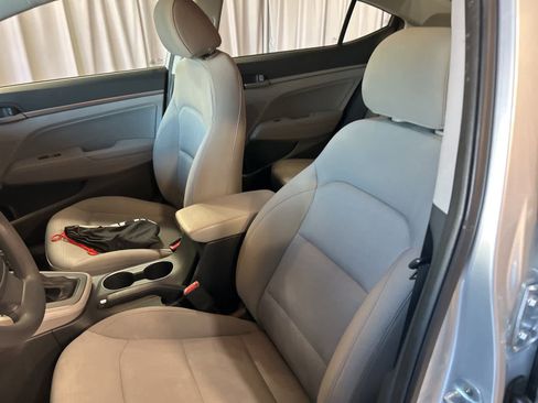 Used 2017 Hyundai Elantra SE image 25