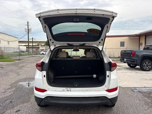 Used 2017 Hyundai Tucson SE Plus w/ Cargo Package FWD image 3