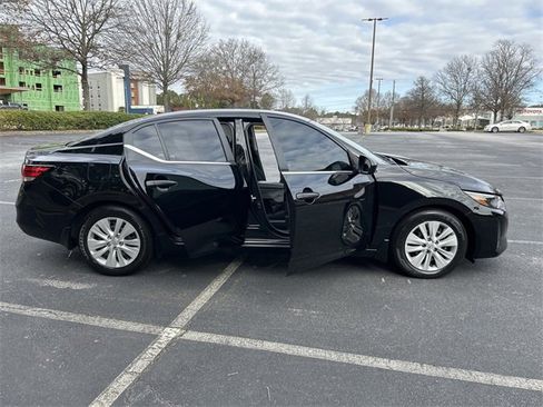 Used 2024 Nissan Sentra S image 11