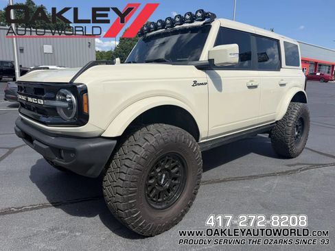 Used 2025 Ford Bronco Outer Banks AWD/4WD image 1