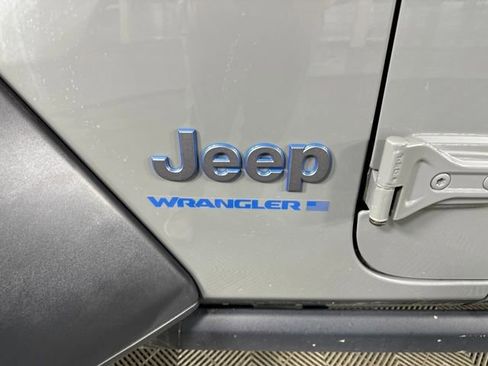 Used 2023 Jeep Wrangler Unlimited w/ Cold Weather Group AWD/4WD image 10