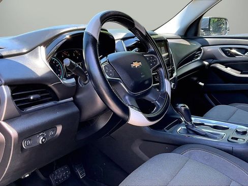 Used 2018 Chevrolet Traverse LT FWD image 18
