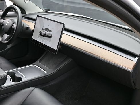Used 2023 Tesla Model 3 Standard Range RWD image 37