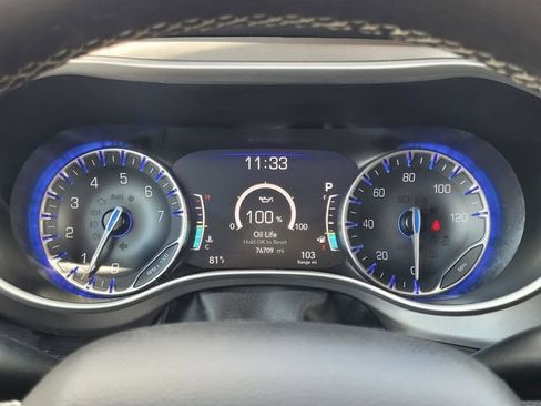 Used 2024 Chrysler Pacifica Touring-L FWD image 22