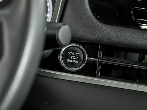 Used 2025 Mitsubishi Outlander AWD image 23