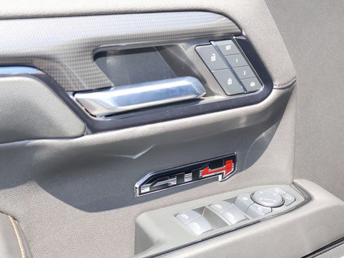 Used 2024 GMC Sierra 1500 AT4 w/ Technology Package AWD/4WD image 10