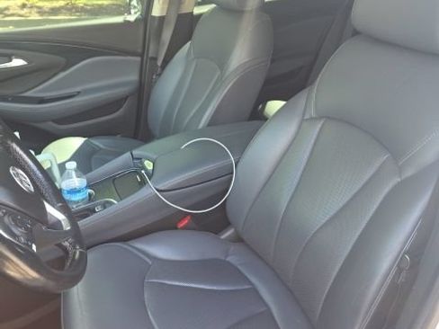 Used 2020 Buick Envision Essence FWD image 3