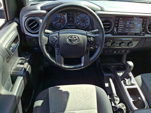 Used 2021 Toyota Tacoma TRD Off-Road w/ Technology Package AWD/4WD image 11