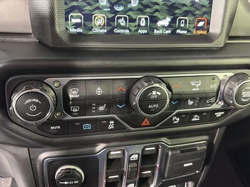 Used 2023 Jeep Wrangler Unlimited Rubicon 4xe w/ Safety Group AWD/4WD image 37