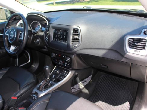 Used 2020 Jeep Compass Latitude w/ Popular Equipment Group AWD/4WD image 39