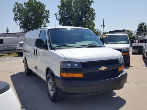 Used 2019 Chevrolet Express 2500 w/ Driver Convenience Package RWD image 5