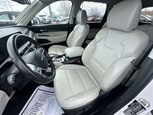 Used 2024 Kia Telluride EX w/ EX Captain's Chair Package image 17
