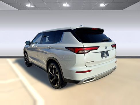 Used 2024 Mitsubishi Outlander SE image 3
