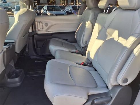 Used 2023 Toyota Sienna XLE image 9