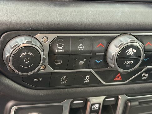 Used 2024 Jeep Wrangler Unlimited Sahara w/ Safety Group AWD/4WD image 21
