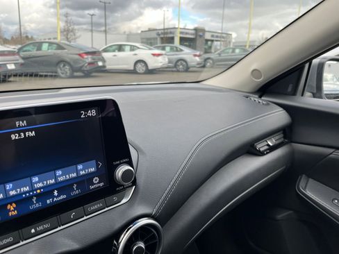 Used 2025 Nissan Sentra SV image 33