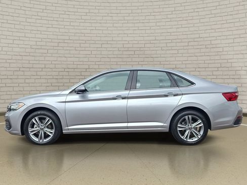 Used 2024 Volkswagen Jetta SE FWD image 8