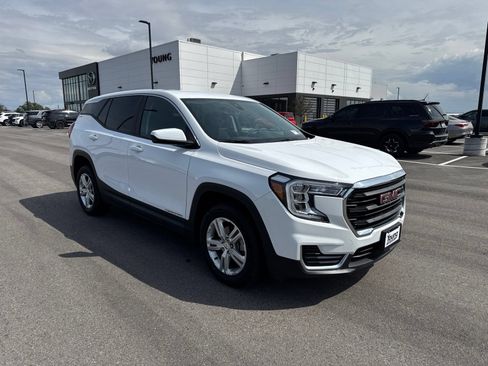 Used 2024 GMC Terrain SLE AWD/4WD image 1