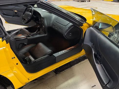 Used 1994 Chevrolet Corvette Convertible image 12