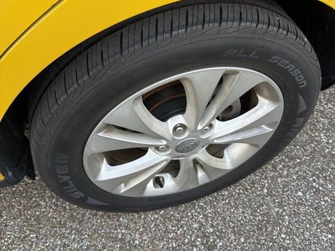 Used 2016 Kia Soul + image 13