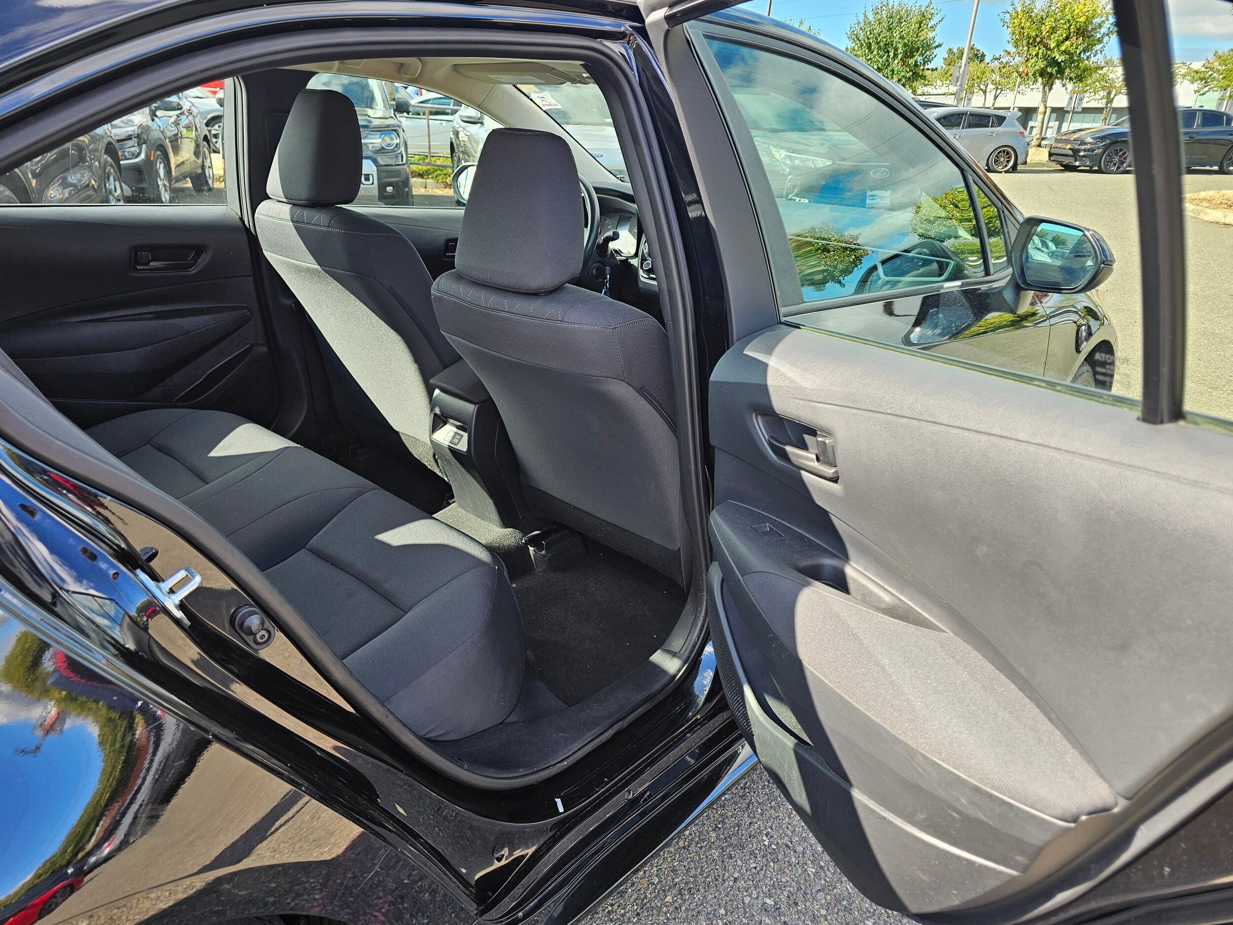 Used 2025 Toyota Corolla LE FWD image 13