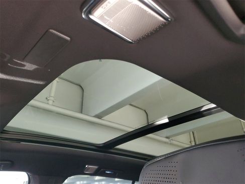 New 2026 Cadillac Vistiq Luxury image 18