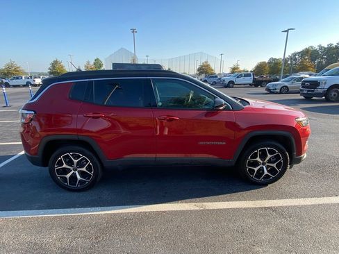 Used 2025 Jeep Compass Limited AWD/4WD image 8