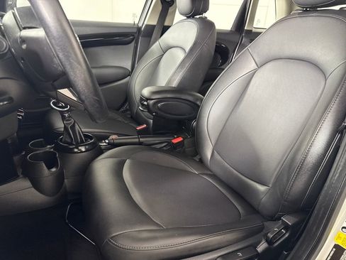 Used 2019 MINI Cooper 4-Door Hardtop image 11