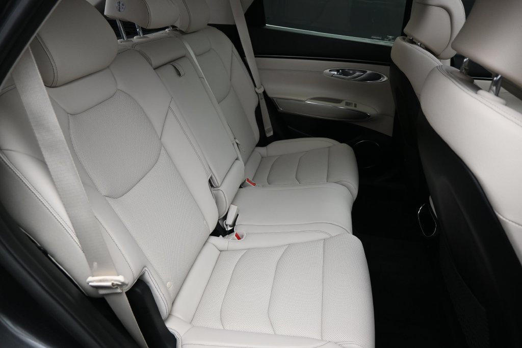 Used 2024 Genesis GV70 2.5T w/ Select Package AWD/4WD image 32