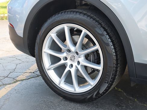 Used 2020 Porsche Cayenne AWD/4WD image 7