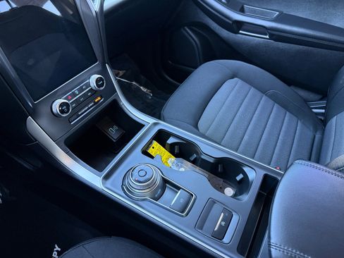 Used 2024 Ford Edge SE w/ Black Appearance Package image 13