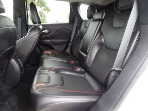Used 2021 Jeep Cherokee Trailhawk w/ Sun, Sound & Nav Group AWD/4WD image 9