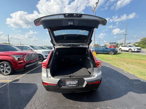Used 2023 Volvo XC40 Recharge Plus AWD/4WD image 5
