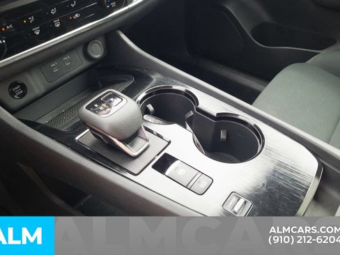Used 2024 Nissan Rogue S FWD image 10