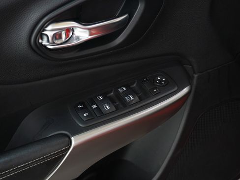 Used 2021 Jeep Cherokee Latitude Lux 80th Anniv w/ Quick Order Package 26U 80TH image 20