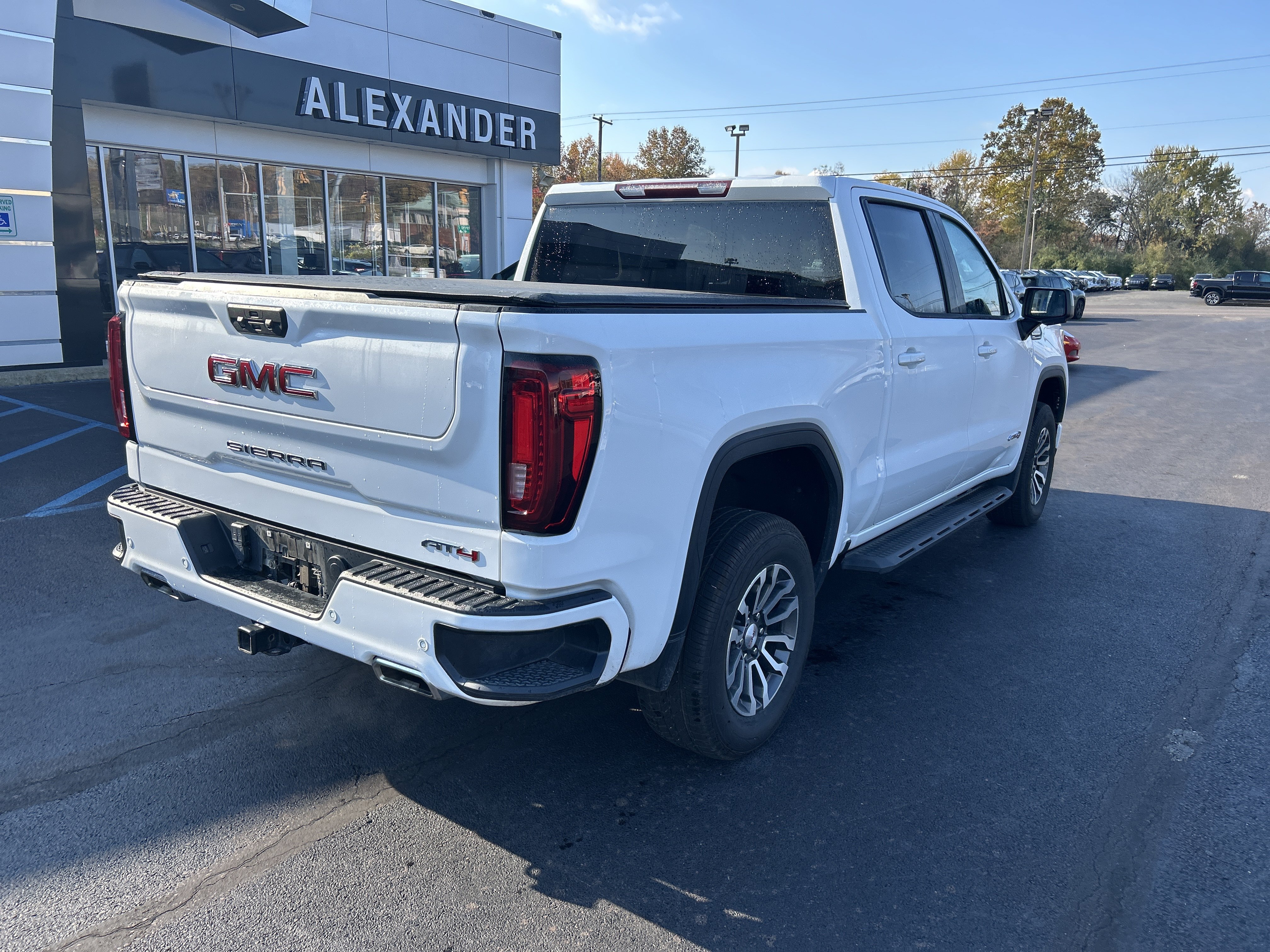Used 2023 GMC Sierra 1500 AT4 AWD/4WD image 3