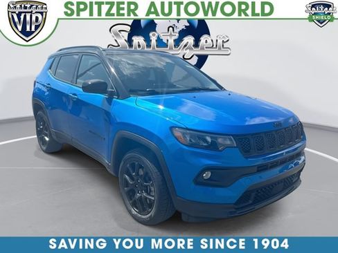 Used 2023 Jeep Compass Latitude w/ Sun and Sound Group AWD/4WD image 1