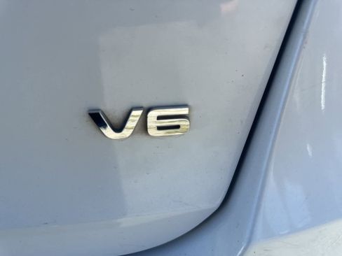 Used 2019 Kia Sorento LX image 15