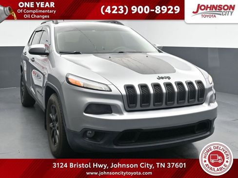 Used 2015 Jeep Cherokee Latitude AWD/4WD image 1