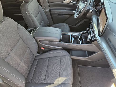 New 2027 Chevrolet Traverse LT FWD image 15