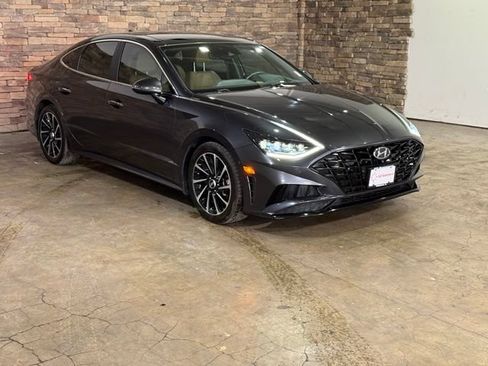 Used 2021 Hyundai Sonata Limited w/ Winter Weather Package FWD image 4