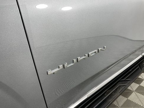 Used 2025 GMC Yukon Elevation image 31