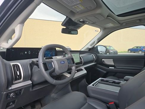 Used 2025 Ford Expedition Max Active AWD/4WD image 13
