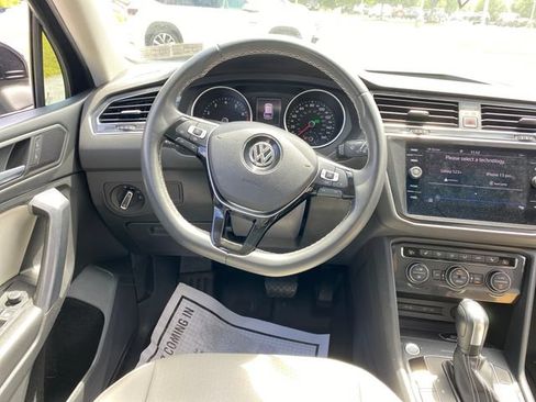 Used 2021 Volkswagen Tiguan SE w/ Panoramic Sunroof Package AWD/4WD image 19