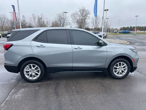 Used 2024 Chevrolet Equinox LS w/ LS Convenience Package image 4