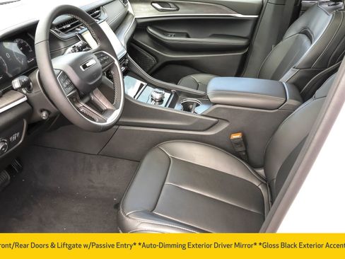 New 2025 Jeep Grand Cherokee Limited w/ Luxury Tech Group II image 6