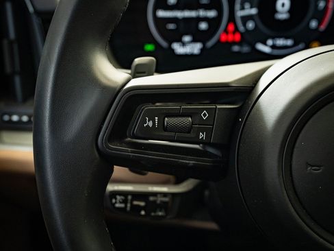 Certified 2024 Porsche Cayenne Coupe image 27