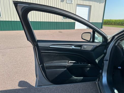 Used 2020 Ford Fusion Energi Titanium FWD image 11