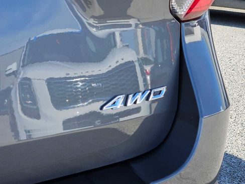 Used 2023 Ford Explorer XLT image 15